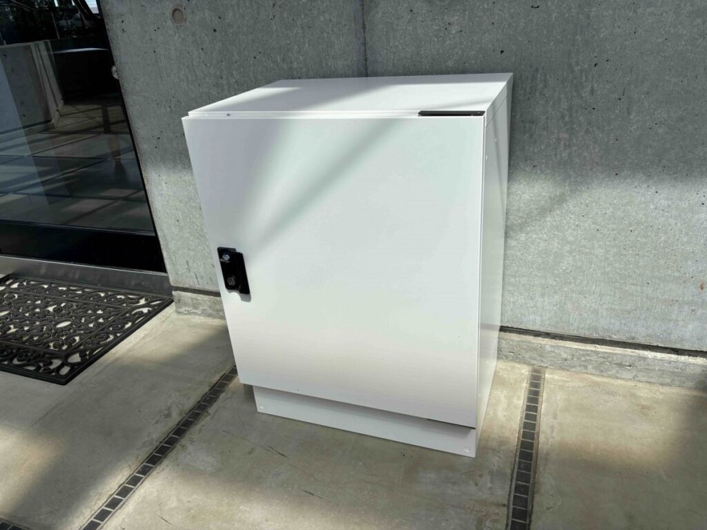 夏季休暇のお知らせと、ポストのお知らせ　インナーテラスの家