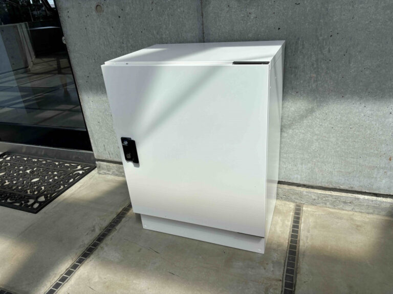 夏季休暇のお知らせと、ポストのお知らせ　インナーテラスの家